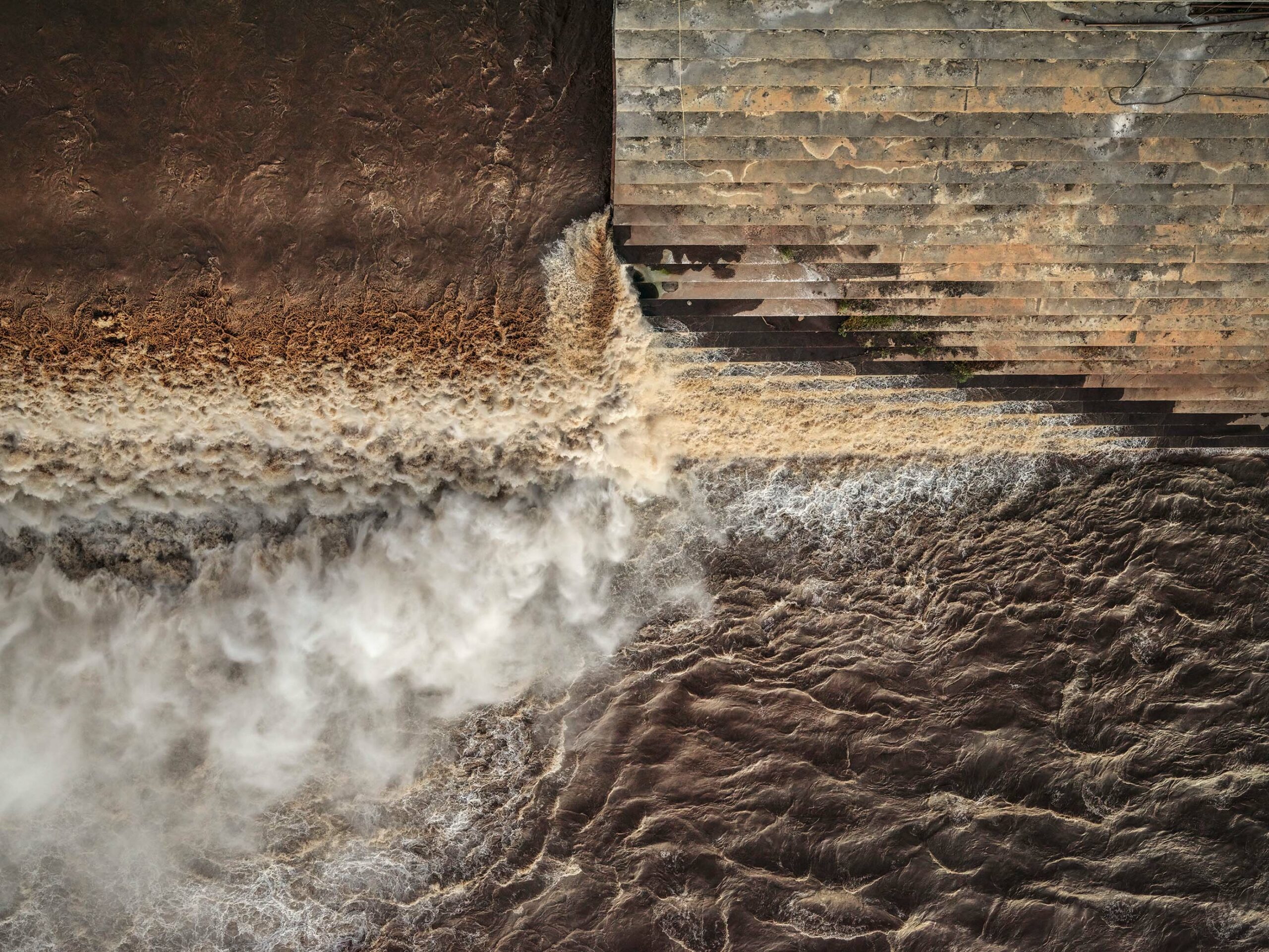 Edward Burtynsky Photographs the Human Imprint on African